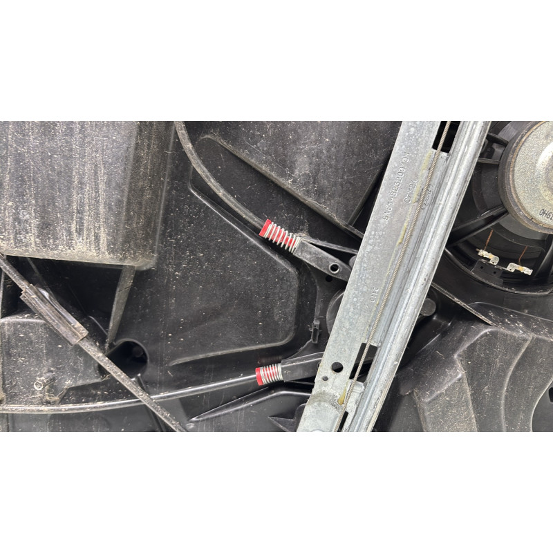 Leve vitre electrique avant gauche FORD FIESTA 6 Photo n°4