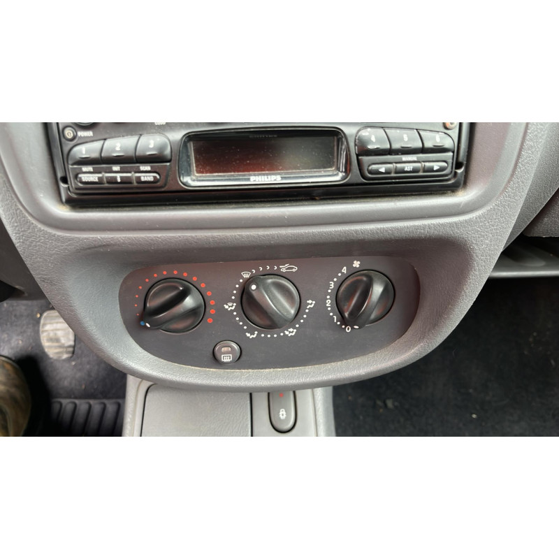 Vitre arriere droit RENAULT CLIO 2 Photo n°13