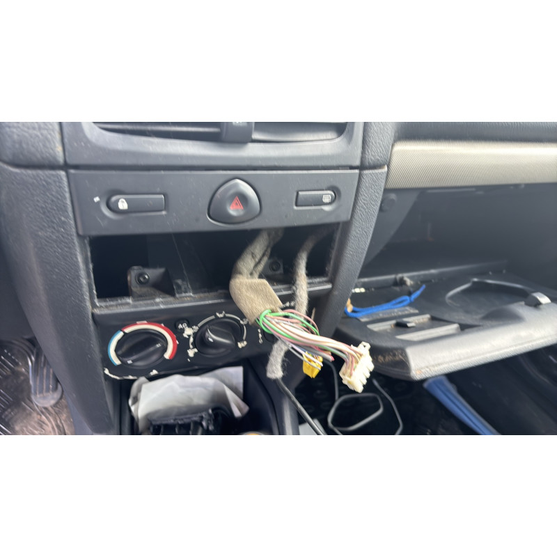 Vitre avant droit RENAULT CLIO 2 Photo n°19