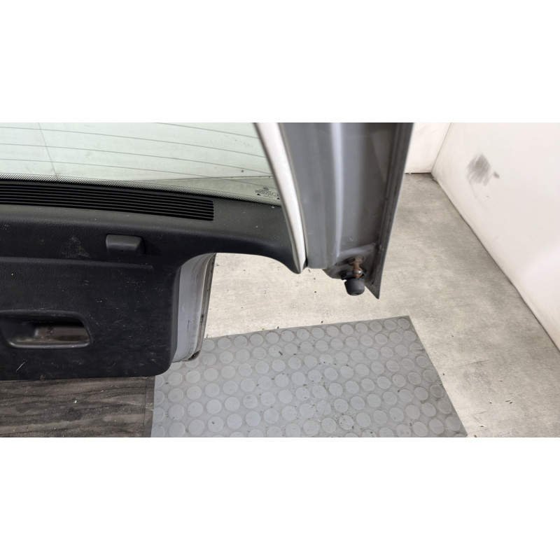 Malle/Hayon arriere VOLKSWAGEN GOLF 4 Photo n°8