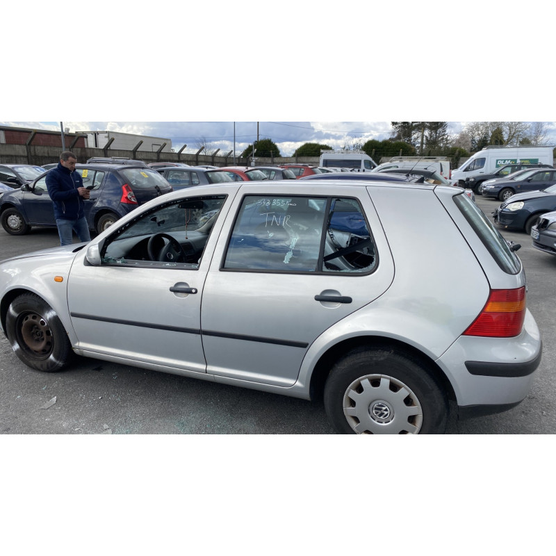 Malle/Hayon arriere VOLKSWAGEN GOLF 4 Photo n°17