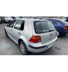 Attache ceinture avant gauche VOLKSWAGEN GOLF 4