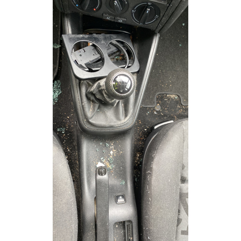 Attache ceinture avant gauche VOLKSWAGEN GOLF 4 Photo n°16