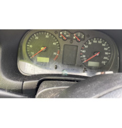 Attache ceinture avant gauche VOLKSWAGEN GOLF 4