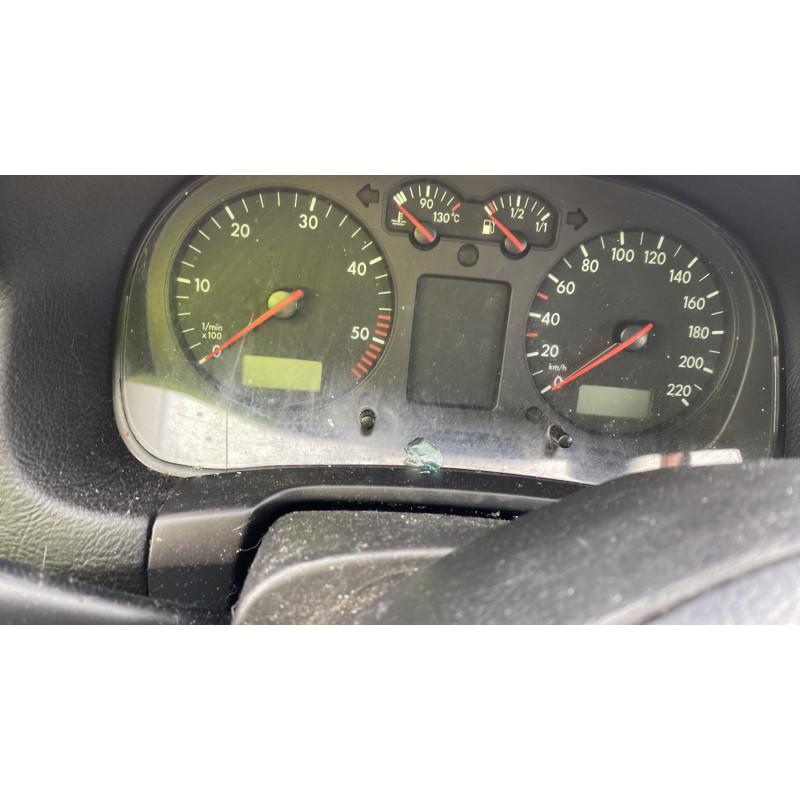 Attache ceinture avant gauche VOLKSWAGEN GOLF 4 Photo n°18