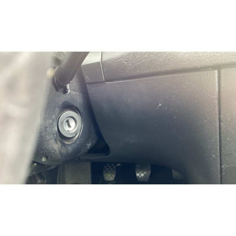 Attache ceinture avant gauche VOLKSWAGEN GOLF 4 Photo n°19