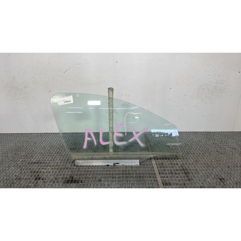 Vitre avant droit OPEL CORSA C Photo n°1