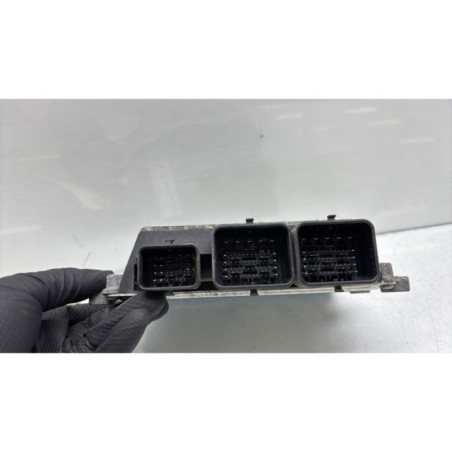 Calculateur moteur PEUGEOT 208 1