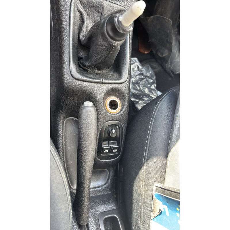 Poignee interieur avant droit PEUGEOT 206 Photo n°20