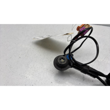 Attache ceinture arriere gauche OPEL MERIVA B