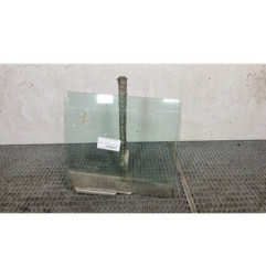Vitre arriere droit SUZUKI SWIFT 3 Photo n°1