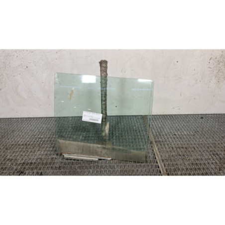 Vitre arriere droit SUZUKI SWIFT 3 Photo n°1
