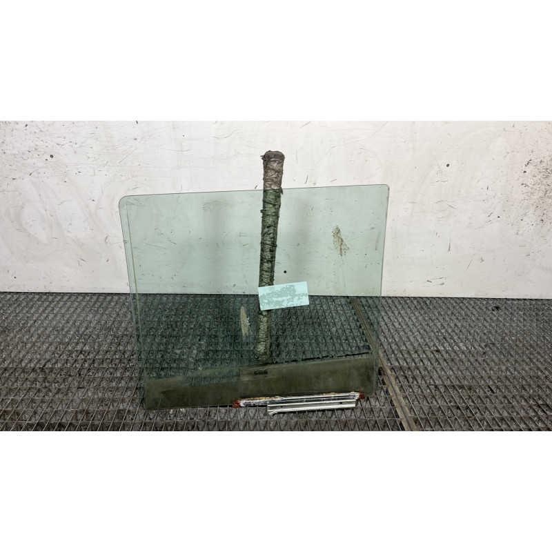 Vitre arriere droit SUZUKI SWIFT 3 Photo n°4