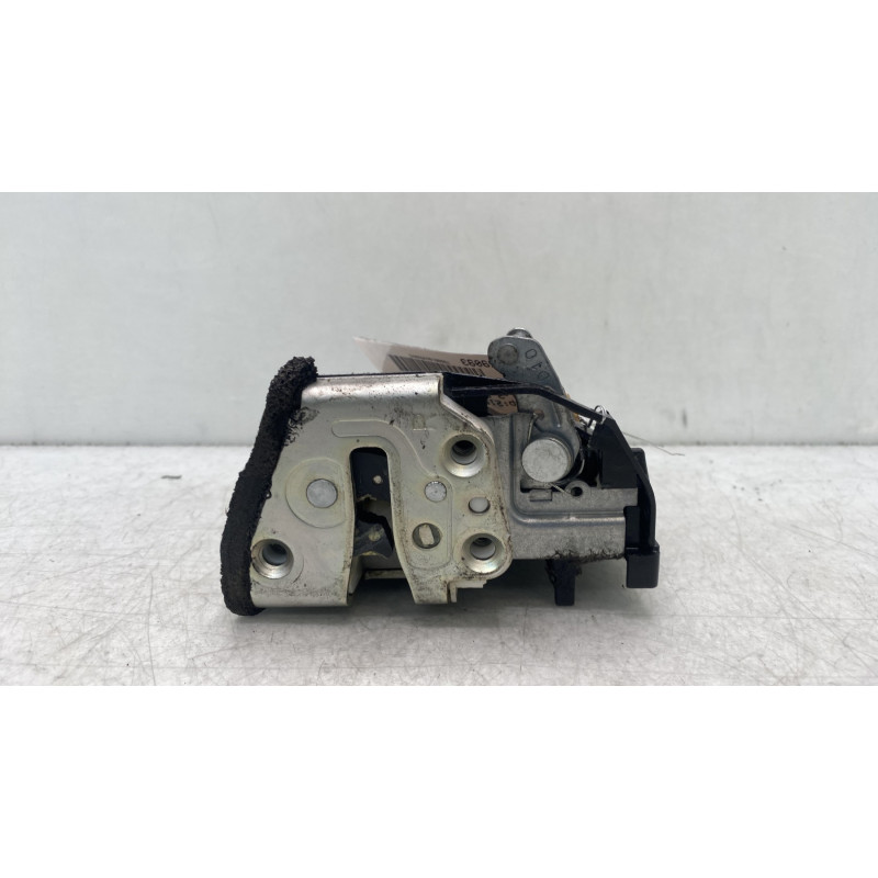Serrure arriere droit SUZUKI SWIFT 3 Photo n°2