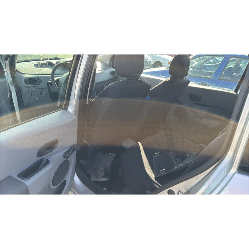 Verin de coffre RENAULT GRAND MODUS Photo n°14