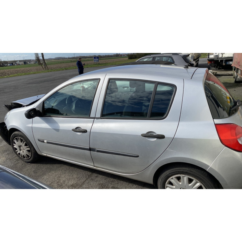 Vitre arriere droit RENAULT CLIO 3 Photo n°11