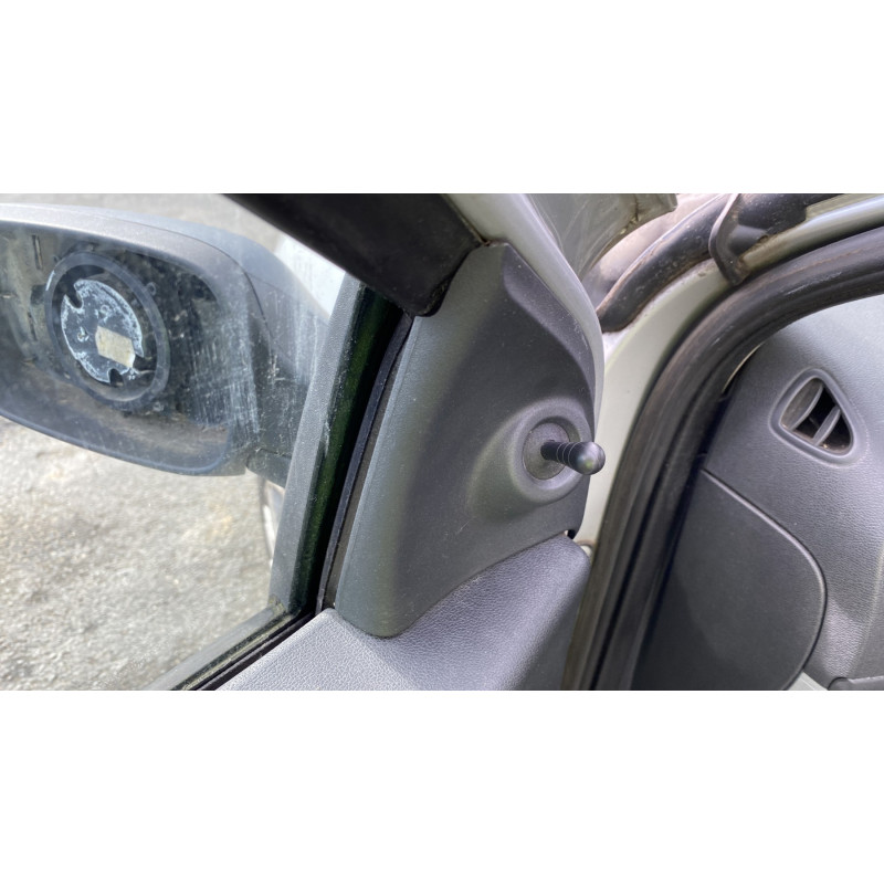 Vitre arriere droit RENAULT CLIO 3 Photo n°15