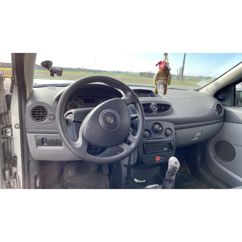 Vitre arriere droit RENAULT CLIO 3 Photo n°19