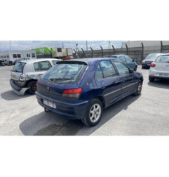 Vitre avant gauche PEUGEOT 306