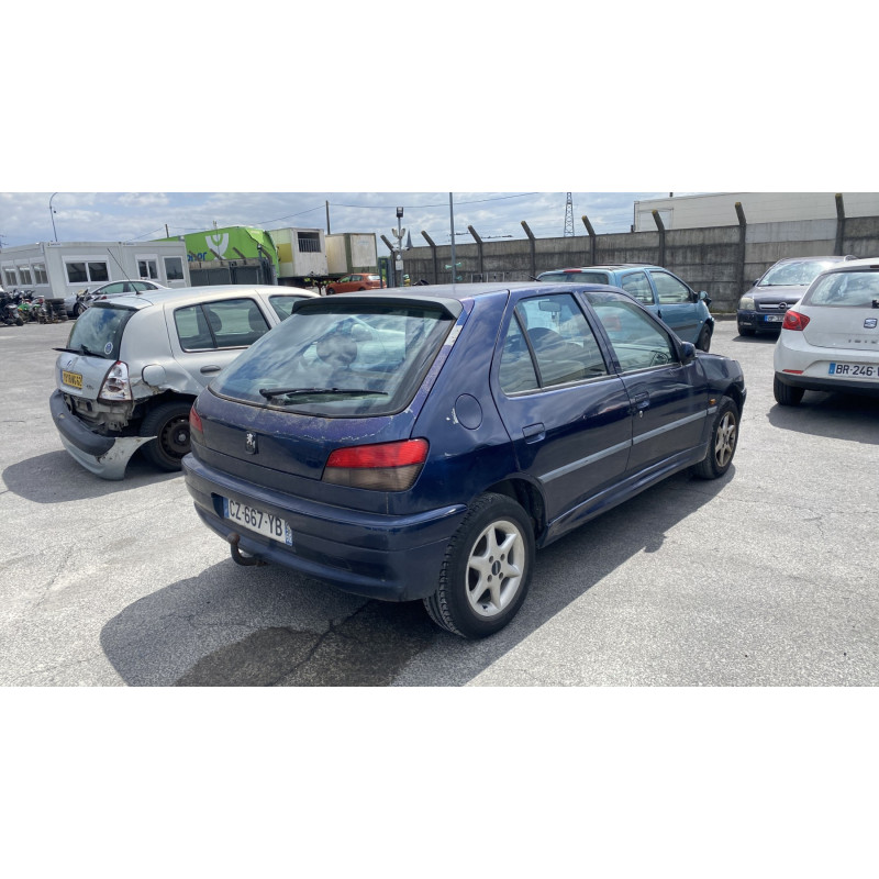 Vitre avant gauche PEUGEOT 306 Photo n°7
