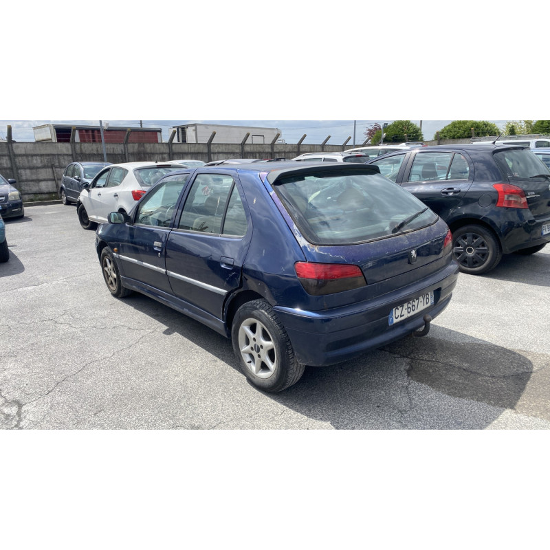 Vitre avant gauche PEUGEOT 306 Photo n°8