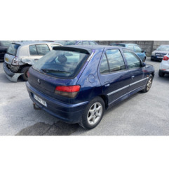 Vitre avant gauche PEUGEOT 306