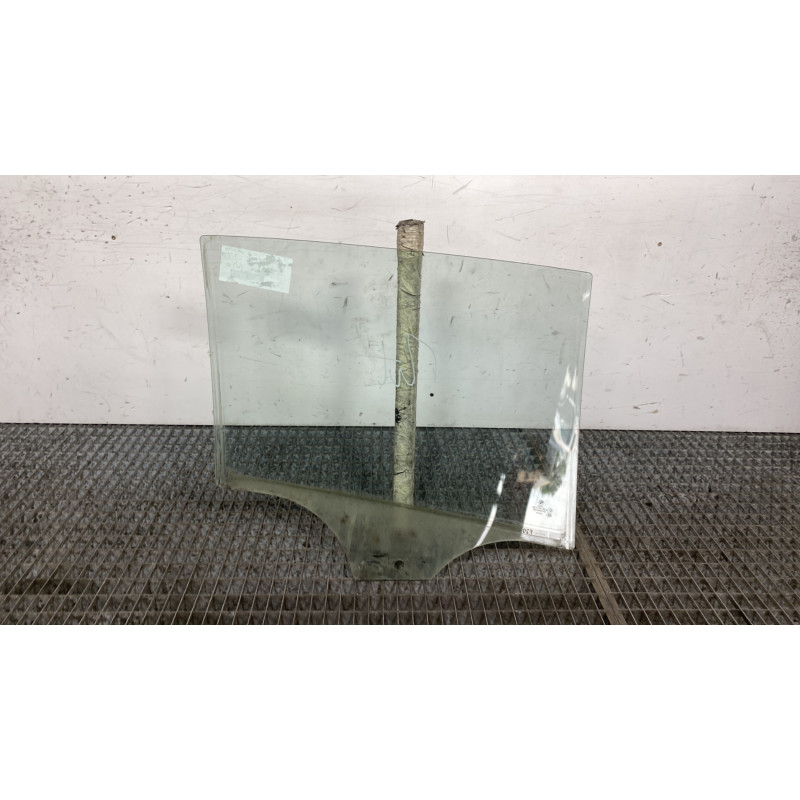 Vitre arriere gauche BMW SERIE 1 F20 Photo n°5