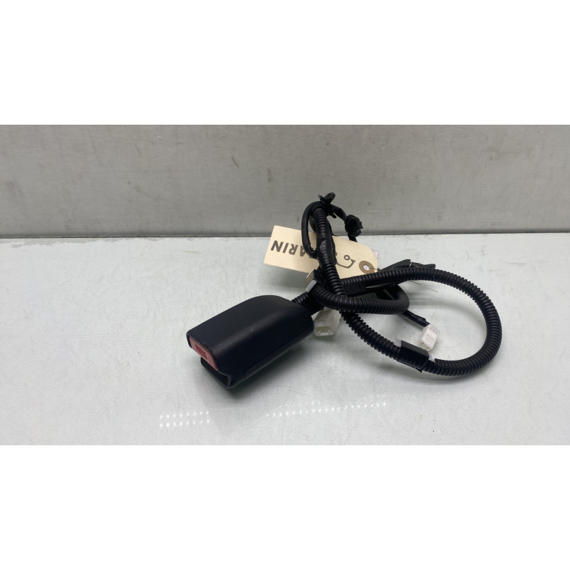 Attache ceinture avant droit TOYOTA YARIS 3 Photo n°1