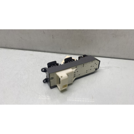 Interrupteur de leve vitre avant gauche TOYOTA YARIS 3