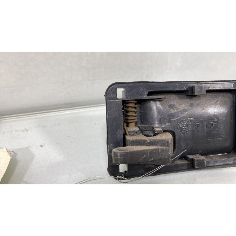 Poignee interieur arriere droit PEUGEOT 205 Photo n°3