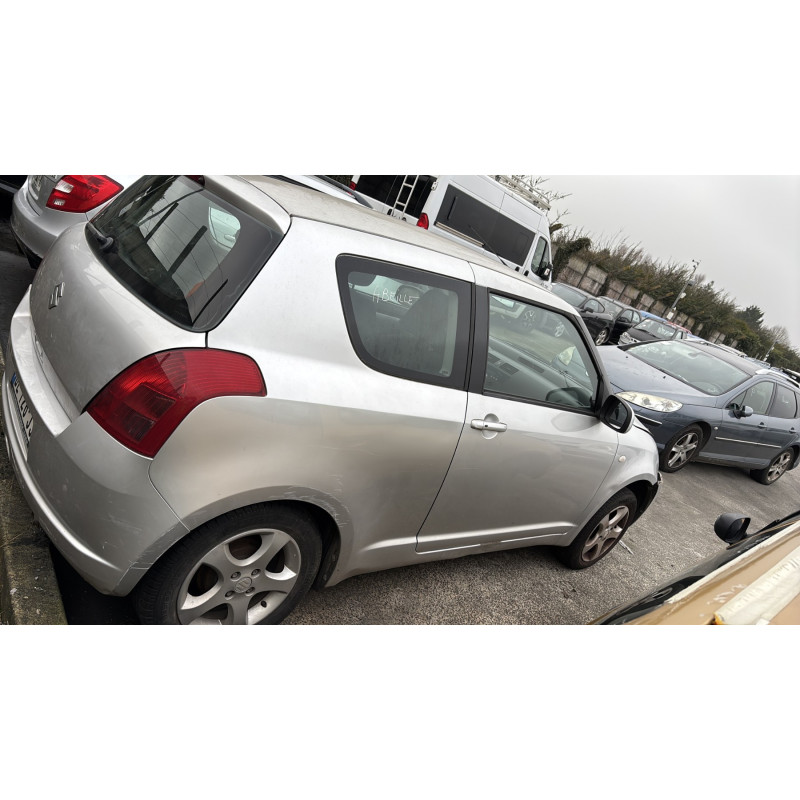Vitre avant droit SUZUKI SWIFT 3 Photo n°11