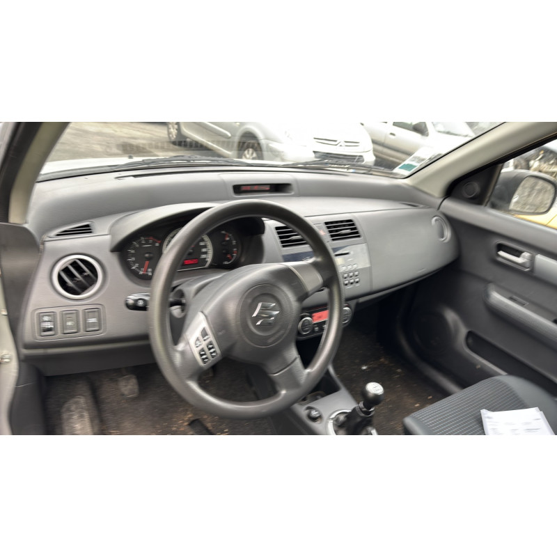 Vitre avant droit SUZUKI SWIFT 3 Photo n°15