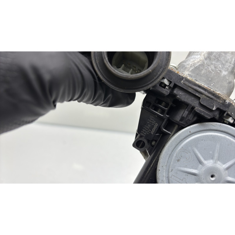 Leve vitre electrique avant droit SUZUKI SWIFT 3 Photo n°5