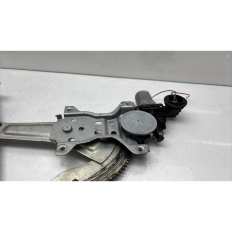 Leve vitre electrique avant gauche SUZUKI SWIFT 3