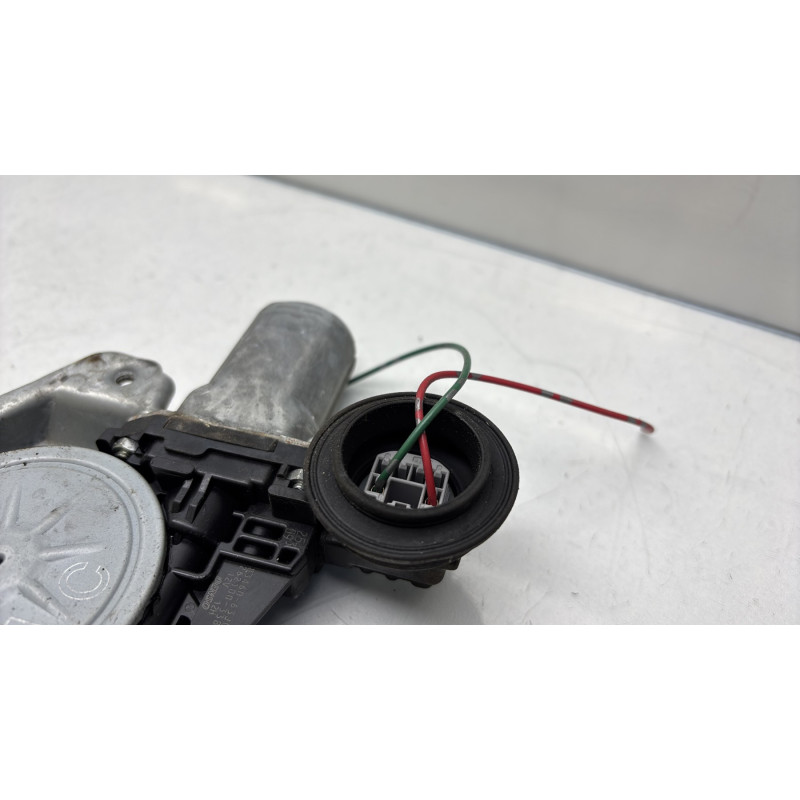 Leve vitre electrique avant gauche SUZUKI SWIFT 3 Photo n°4
