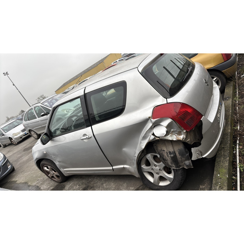 Verin de coffre SUZUKI SWIFT 3 Photo n°11