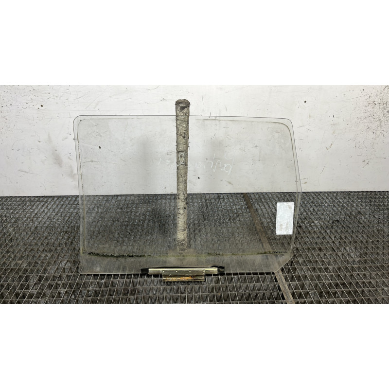 Vitre arriere droit CITROEN AX Photo n°4