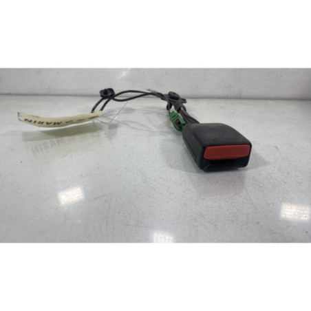 Attache ceinture avant gauche DACIA SANDERO 3