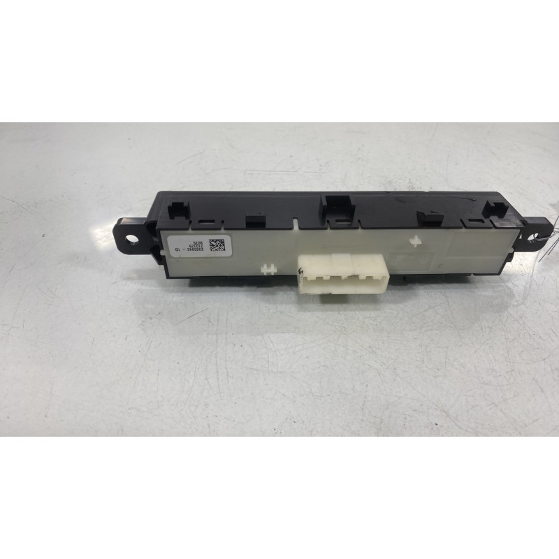Bouton de warning DACIA SANDERO 3 Photo n°3