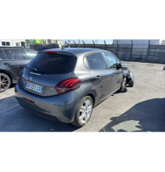 Feu arriere stop central PEUGEOT 208 1