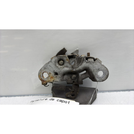 Fermeture de capot PEUGEOT 106
