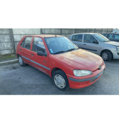 Fermeture de capot PEUGEOT 106