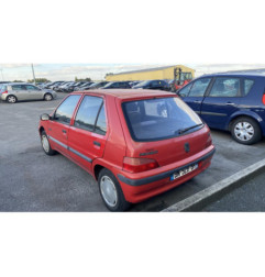 Fermeture de capot PEUGEOT 106
