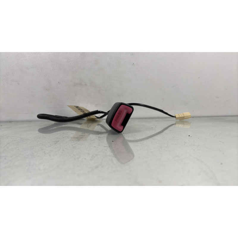 Attache ceinture avant gauche TOYOTA AVENSIS 3 Photo n°1