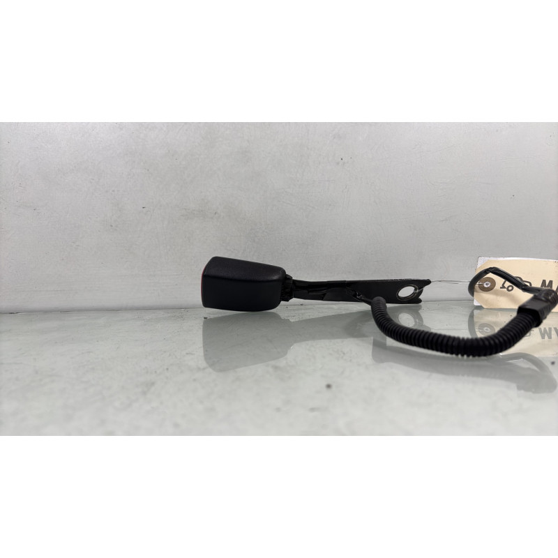 Attache ceinture avant gauche TOYOTA AVENSIS 3 Photo n°2