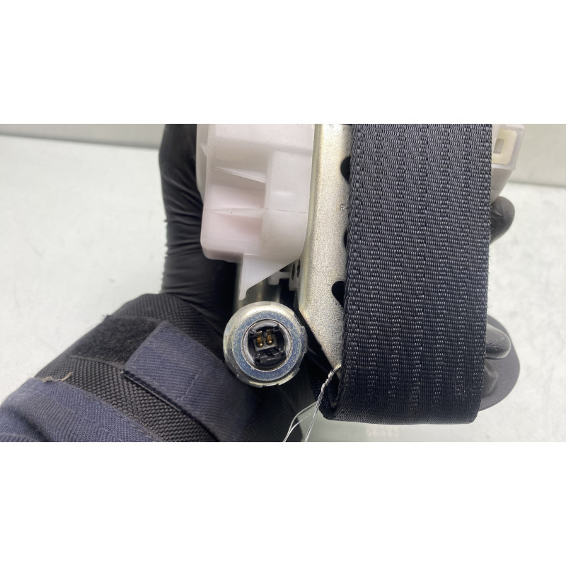 Pretensionneur de ceinture avant droit TOYOTA AVENSIS 3 Photo n°4