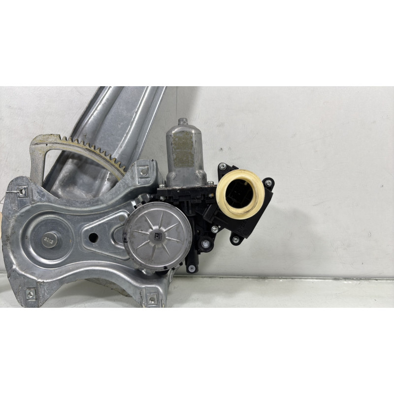 Leve vitre electrique arriere droit TOYOTA AVENSIS 3 Photo n°2