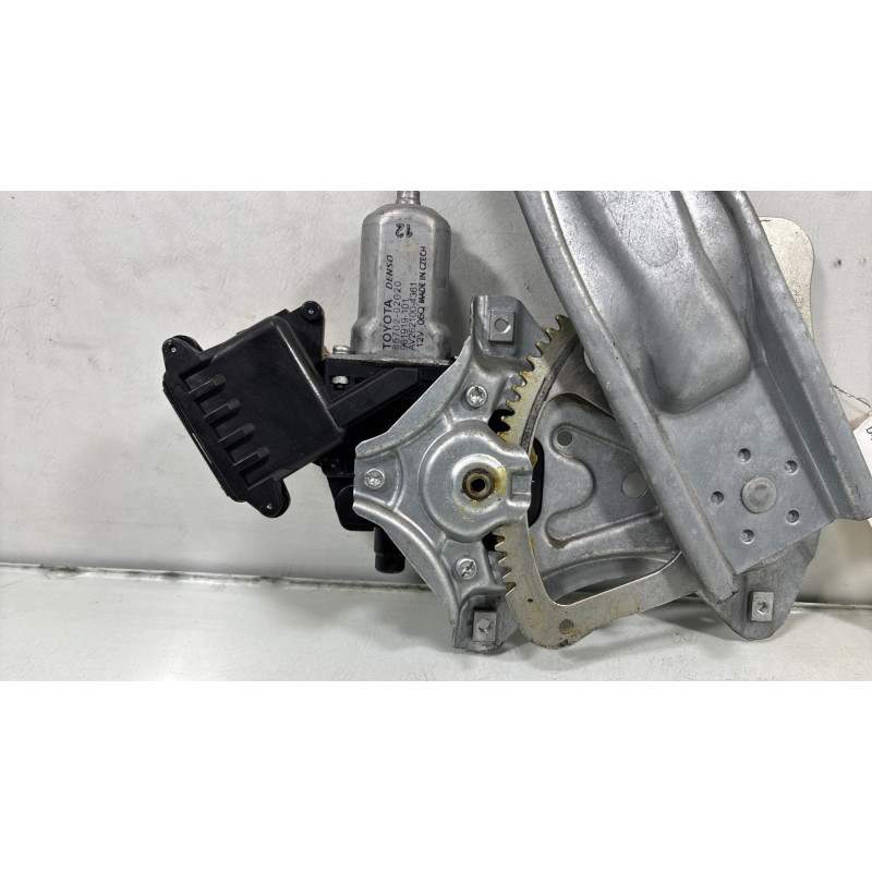 Leve vitre electrique arriere droit TOYOTA AVENSIS 3 Photo n°5