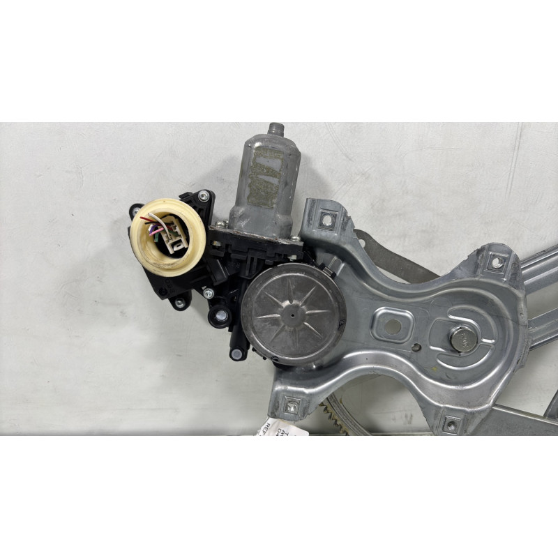 Leve vitre electrique avant droit TOYOTA AVENSIS 3 Photo n°2