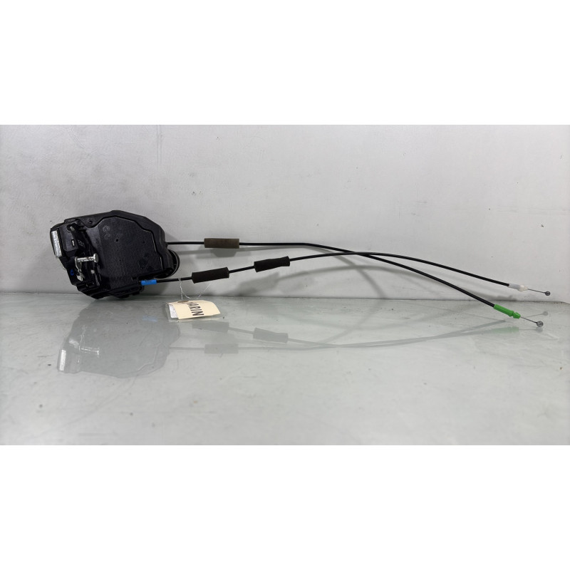 Serrure arriere droit TOYOTA AVENSIS 3 Photo n°1